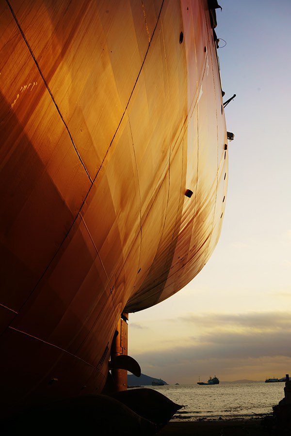 ship-dry-dock-side-profile@small.jpg