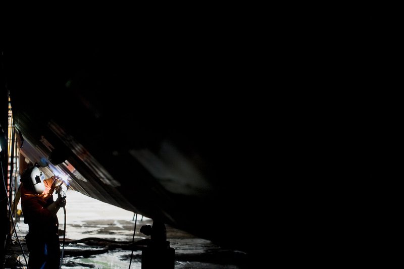 shipyard-welder-hull.jpg